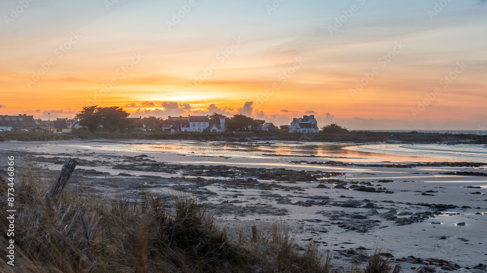 Obraz premium Coucher de soleil sur la plage de Pors Carn