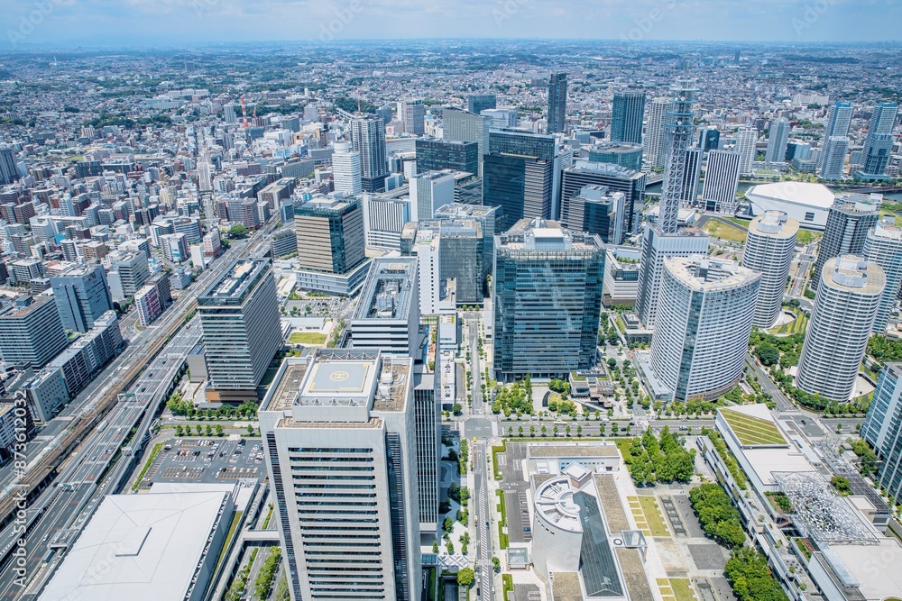 Fototapeta premium 横浜市、ランドタワー展望室から眺めるみなとみらいの街並み