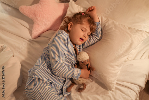 Adorable little girl with p...