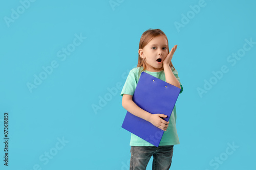 Shocked little girl with cl...