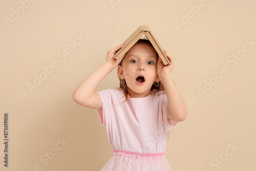 Shocked little girl with bo...
