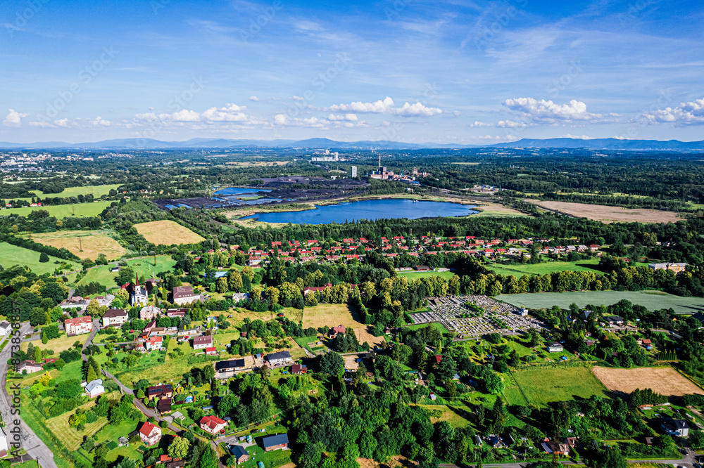 Górny Śląsk w Czechach, tereny przemysłowe w okolicy Karwiny. Panorama latem z lotu ptaka