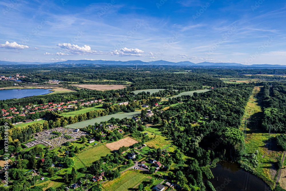 Górny Śląsk w Czechach, tereny przemysłowe w okolicy Karwiny. Panorama latem z lotu ptaka