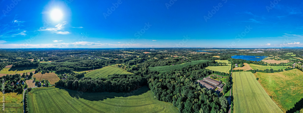 Górny Śląsk w Czechach, tereny przemysłowe w okolicy Karwiny. Panorama latem z lotu ptaka
