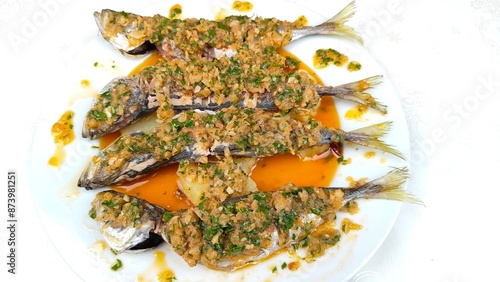 Carapau com molho à espanhola, receita de peixe photo