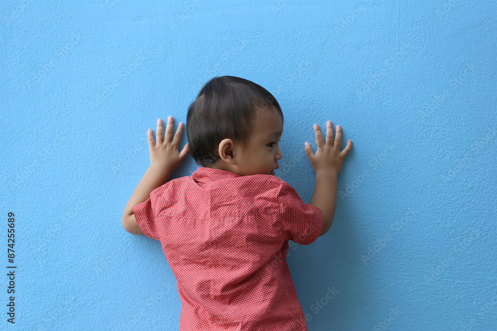 An Asian boy in a red shirt turn your back. An Asian boy in a red shirt turn your back.