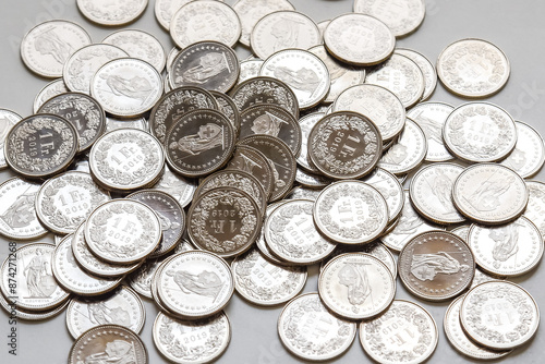 Obraz na płótnie coins spread on white background w salonie