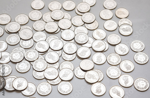 Obraz na płótnie coins spread on white background w salonie