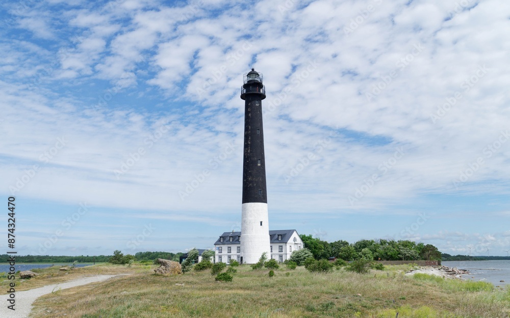 Fototapeta premium Leuchtturm auf der Südspitze der Halbinsel Sworbe auf Saaremaa, Estland