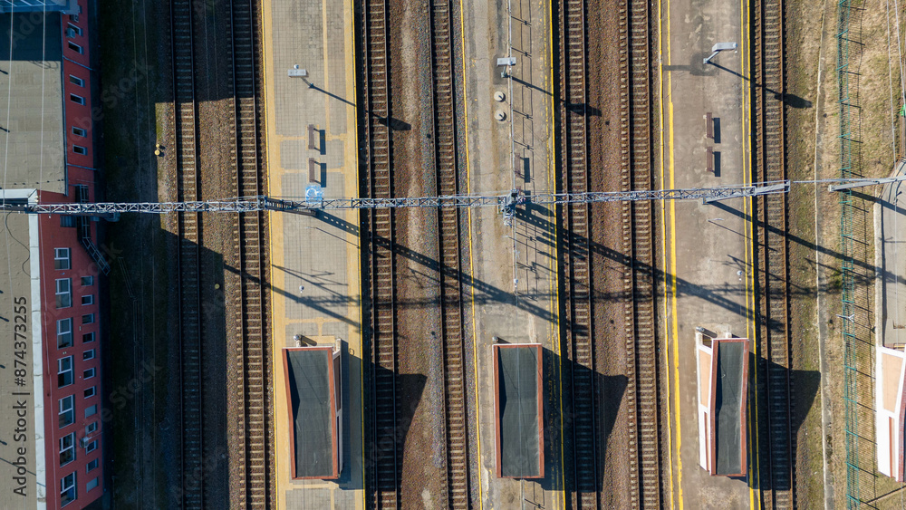 Obraz premium Drone photography of railway and train station during spring day
