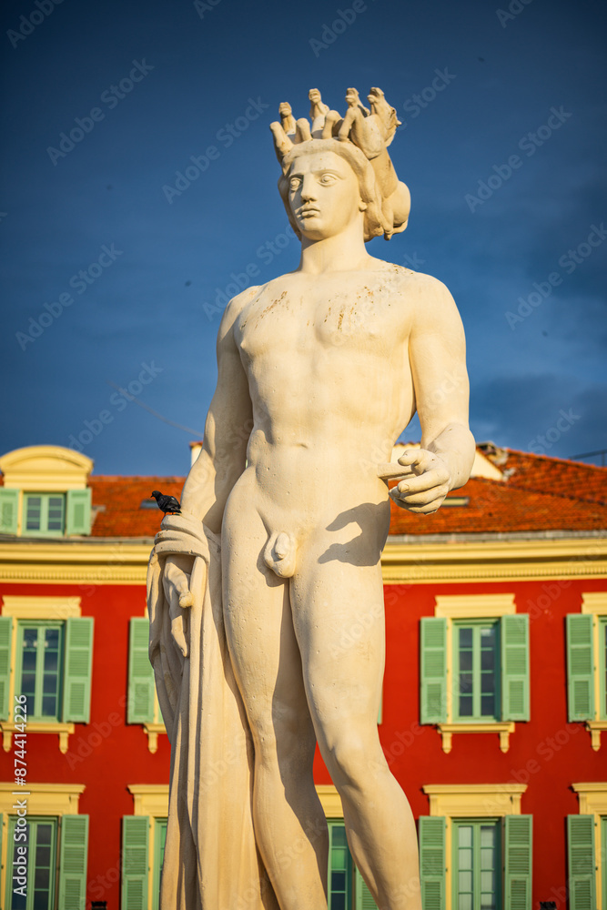 Fototapeta premium Fountain Soleil on Place Massena in Nice