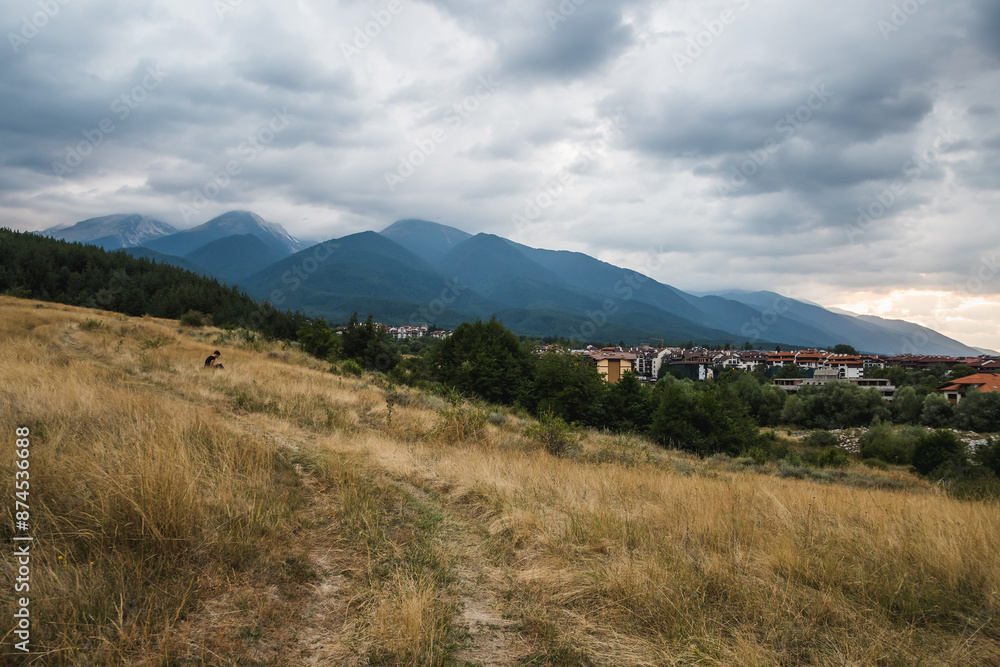 Obraz premium View of Pirin and Bansko at dusk, Bulgaria