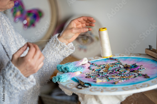 Bordados con pedrería fina