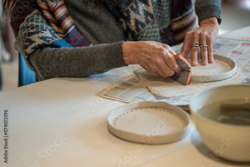 Creación de Piezas Únicas y Tradicionales en un Ambiente Creativo y Colaborativo