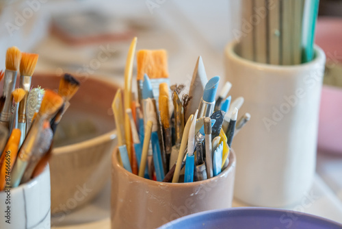 Creación de Piezas Únicas y Tradicionales en un Ambiente Creativo y Colaborativo