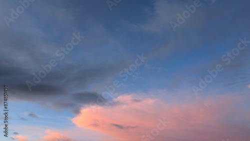Obraz na płótnie Cloudy sunset dramatic skies background, evening colourful sky template, painted clouds wallpaper w salonie