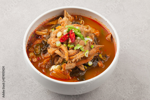  A soup made by boiling cleanly cleaned intestines of beef, chicken, fish, etc. with seasonings such as red pepper paste, soy sauce, garlic, and ginger.