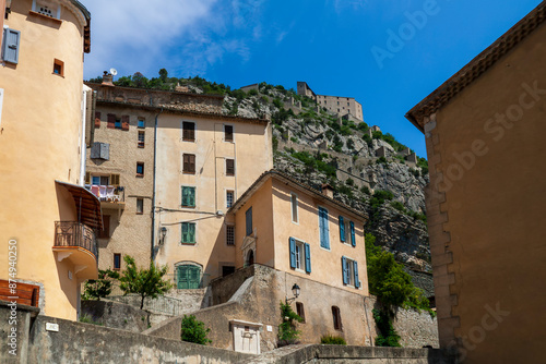 Entrevaux, village médiéval, ville forteresse, France, photographie de voyage, château, remparts, photographie urbaine