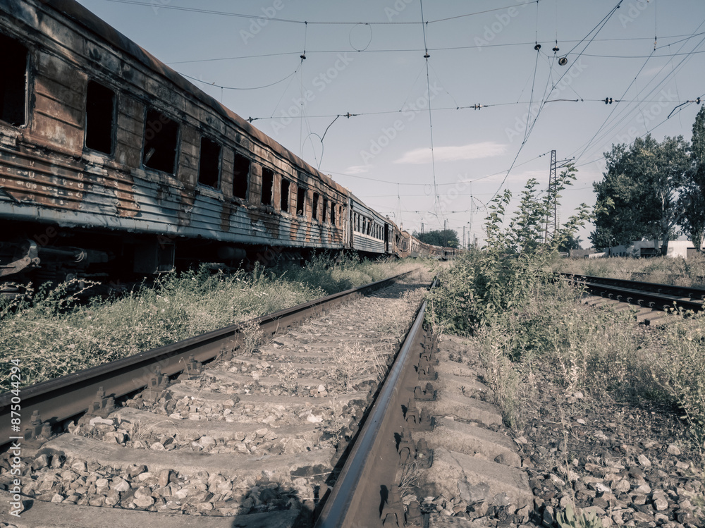 Obraz premium destroyed trains in a city lost in the war in Ukraine