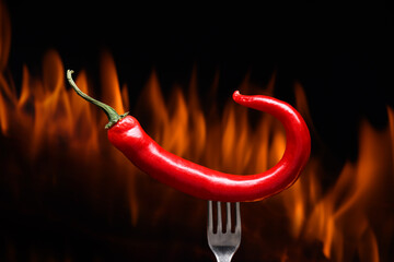 Papier peint photo Piments forts Piment fourchette flammes vives noires  © soleg