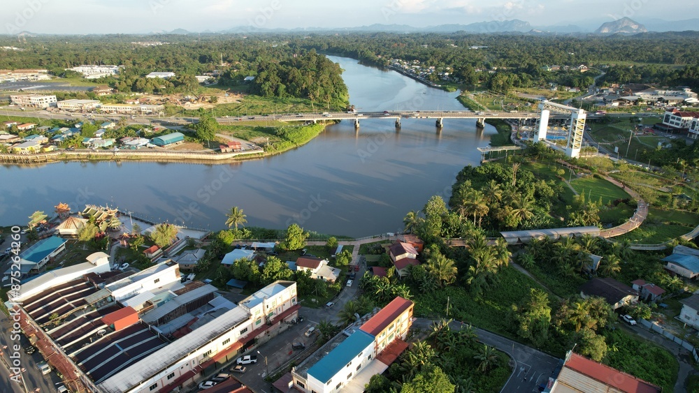 Obraz premium Kuching, Malaysia - July 6 2024: The Batu Kawah Riverbank Park