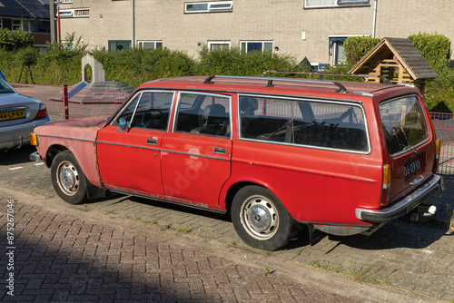 Foto Vintage red Volvo 145 station wagon