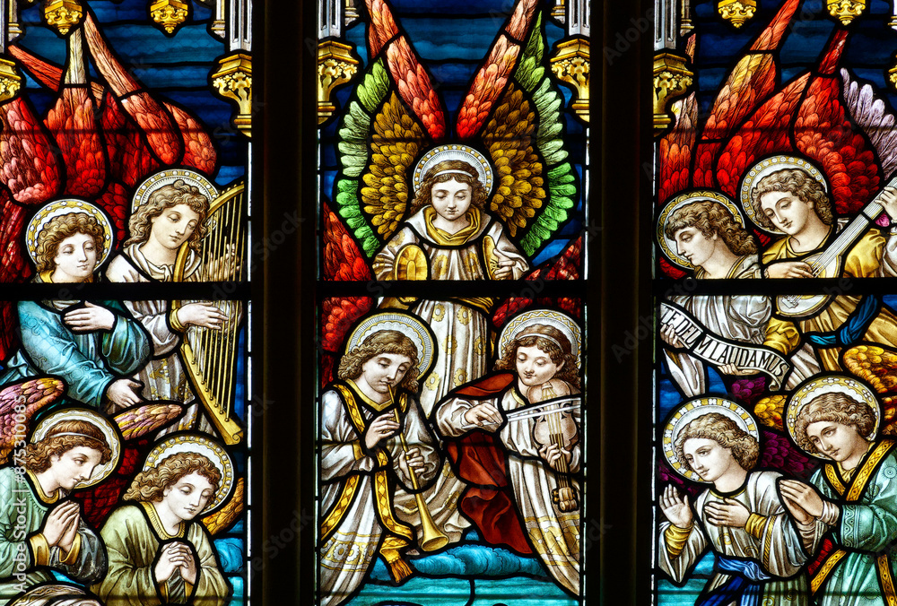 Stainded glass of an angel choir. vitrail d'une chorale d'anges. Stainded glass of an angel choir. vitrail d'une chorale d'anges.