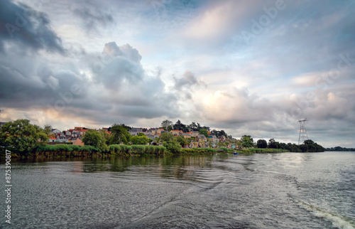 Le bourg de Basse-Indre, en bord de Loire