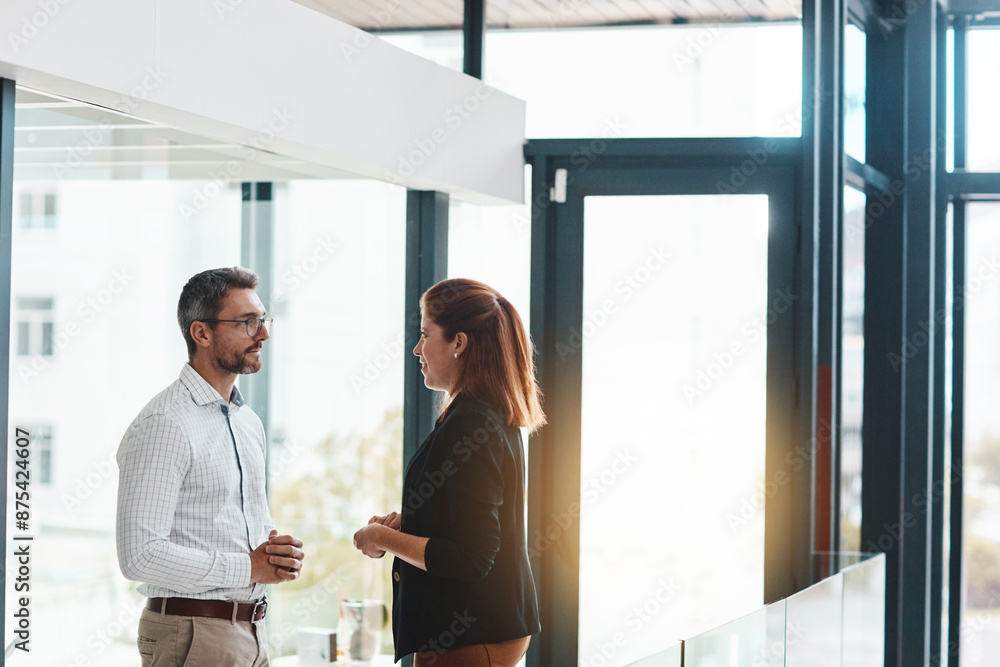 © ReeseArcurs/peopleimages.com - Modern office, business people or talking in meeting for ideas, teamwork or collaboration. Entrepreneur, investor or executive director speaking in discussion for feedback, planning or project © ReeseArcurs/peopleimages.com - Modern office, business people or talking in meeting for ideas, teamwork or collaboration. Entrepreneur, investor or executive director speaking in discussion for feedback, planning or project