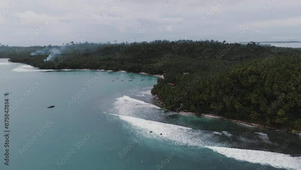 Mentawai, Indonesia Shoreside Swell Mentawai, Indonesia Shoreside Swell