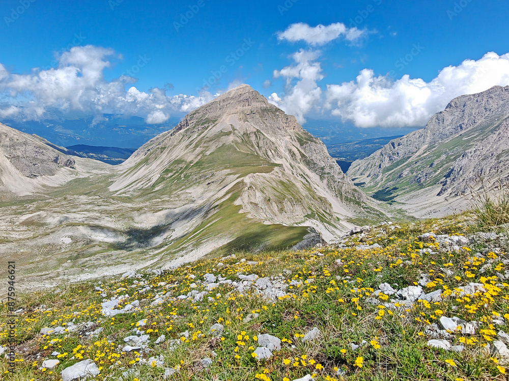 Fototapeta premium Wonderful panorama from the peak of Pizzo Cefalone in Abruzzo, Italy