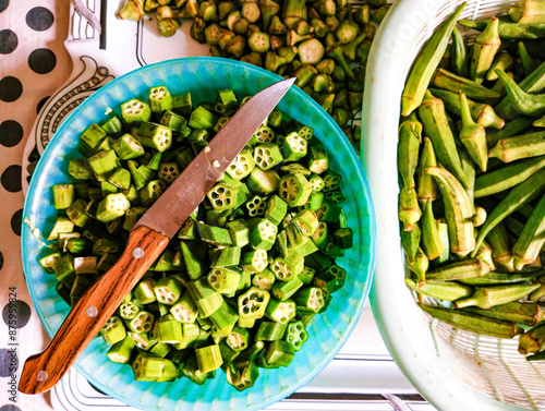 Chopped and whole okra vegetable sliced lady's fingers cut pieces of green lady finger bhindi food seedpods vegfood gombo okro damen-finger quimbombo quiabo bhindee abelmoschus esculentus bhindi photo