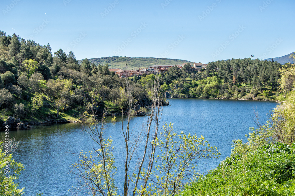 View of the Lozoya river surrounded by hills and vegetation
View of the Lozoya river surrounded by hills and vegetation
