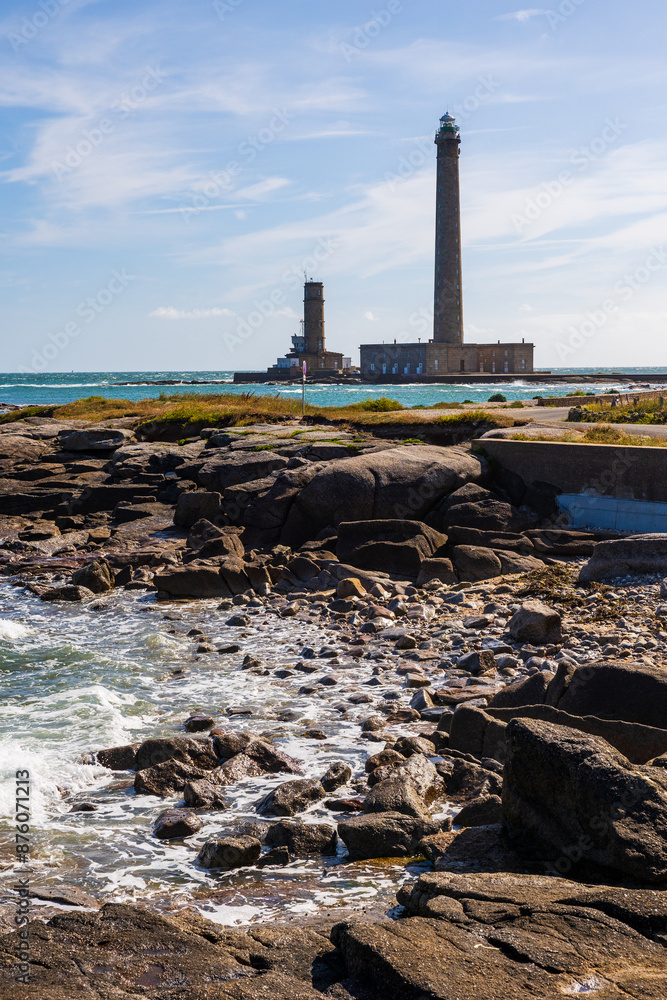 Fototapeta premium Phare de Gatteville, sur la Pointe de Barfleur, depuis les rochers le long de la Route du Phare