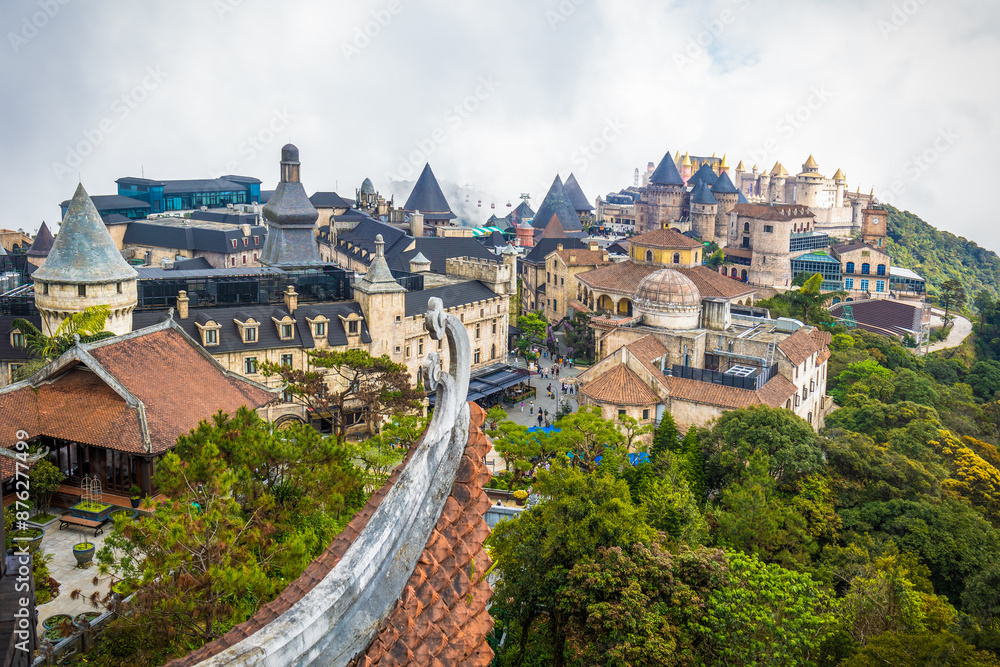 Naklejka premium Vietnam, Da Nang, Sun World, Ba Na Hills