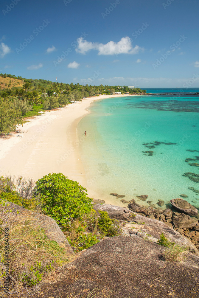 Obraz premium Picturesque tropical sandy Anchor Beach with turquoise water on Lizard Island. Lizard Island &nbsp;is located on Great Barrier Reef in north-east part of Queensland, Australia 