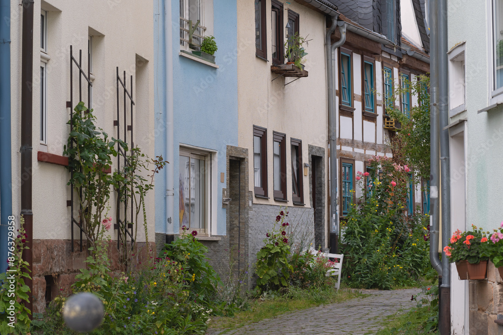Fototapeta premium Enge Gassen in Weidenhausen, alt Marburg