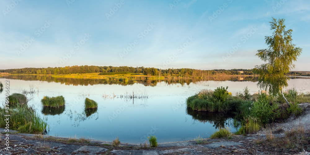 Obraz premium Evening summer lake landscape.