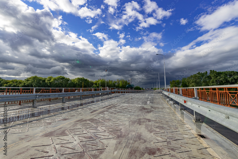 Fototapeta premium A bridge with a cloudy sky in the background