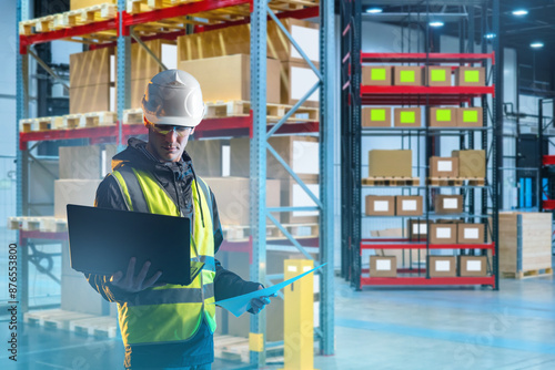 Man warehouse contractor. W...