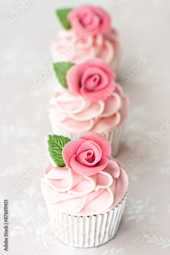 cupcakes with pink roses