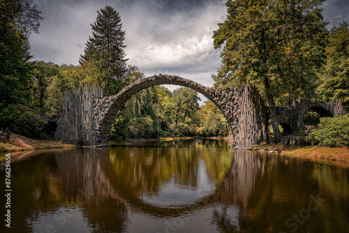 Rakotzbrücke spiegelt sich wie ein Kreis im Wasser, Gablenz, Rododendronpark  photo