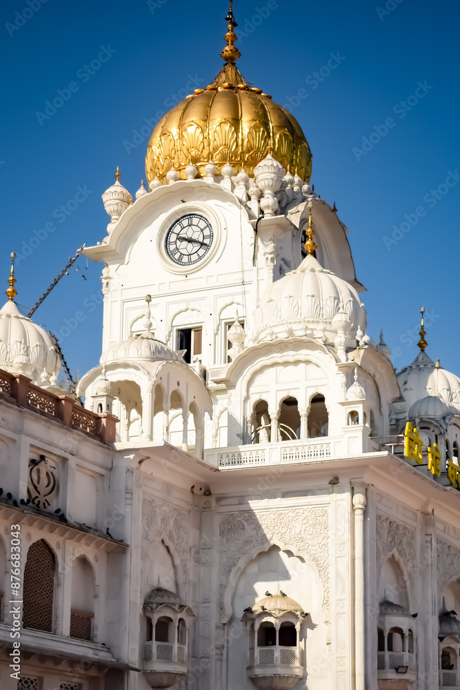 Obraz premium View of details of architecture inside Golden Temple - Harmandir Sahib in Amritsar, Punjab, India, Famous indian sikh landmark, Golden Temple, the main sanctuary of Sikhs in Amritsar, India