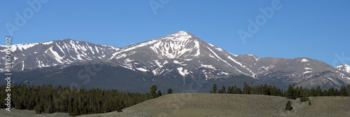 Wide panorama of the Sawatch Range of the Rocky Mountains, with Mt Elbert in center