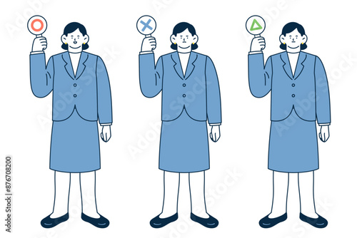 まるばつ三角の回答札を手に持ったビジネスパーソンの女性イラストセット