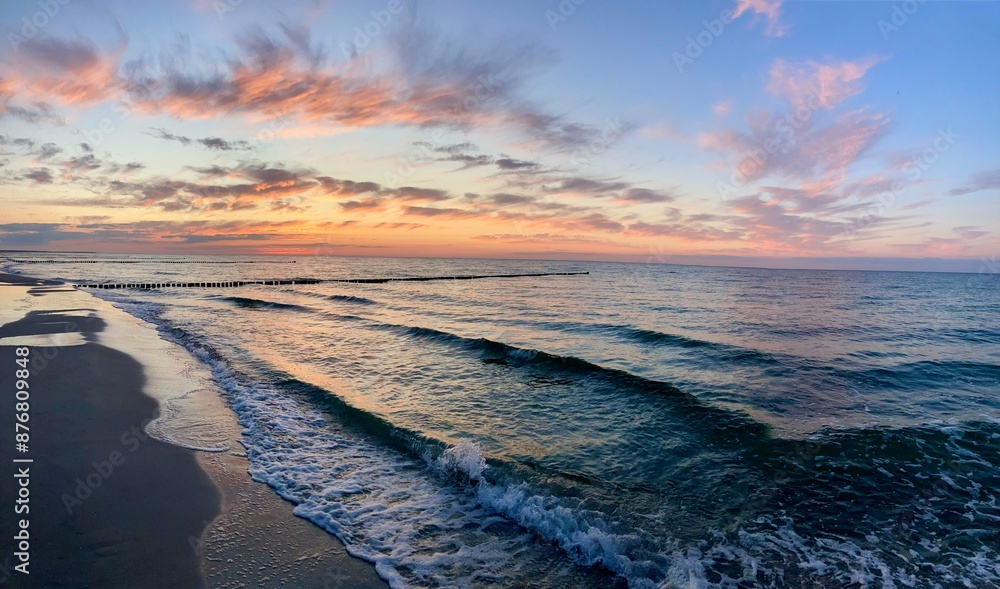 Sonnenuntergang am Strand von Zingst, Ostsee, Mecklenburg-Vorpommern, Deutschland