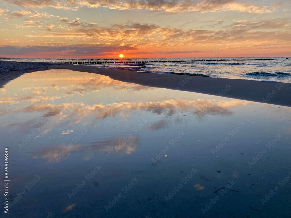 Sonnenuntergang am Strand von Zingst, Ostsee, Mecklenburg-Vorpommern, Deutschland
