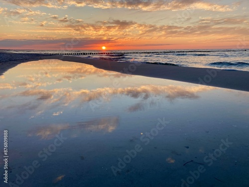 Obraz na płótnie Sonnenuntergang am Strand von Zingst, Ostsee, Mecklenburg-Vorpommern, Deutschland w salonie