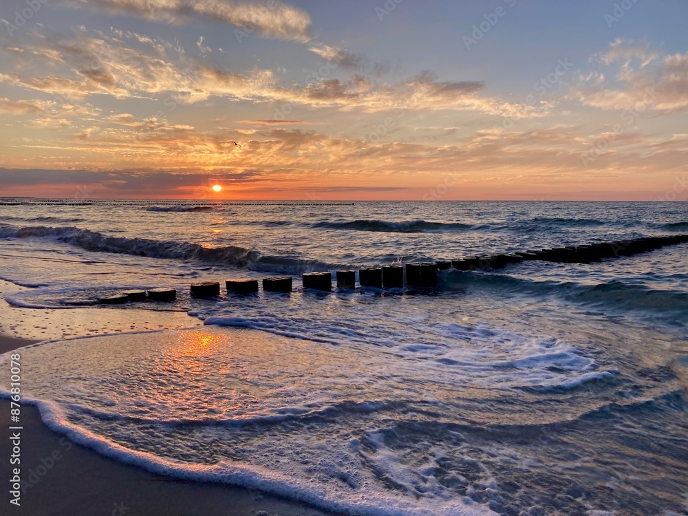 Sonnenuntergang am Strand von Zingst, Ostsee, Mecklenburg-Vorpommern, Deutschland