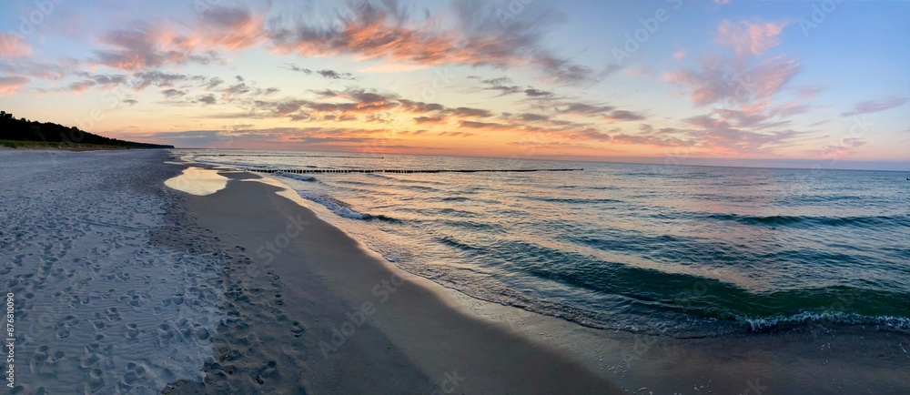 Sonnenuntergang am Strand von Zingst, Ostsee, Mecklenburg-Vorpommern, Deutschland